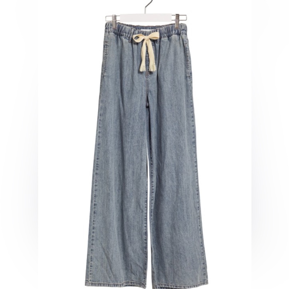 Zenana Outfitters Light Blue Wide Leg Jeans with Cream Drawstring